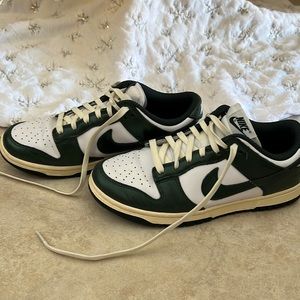 Women’s Nike low dunks vintage green, size 8.5